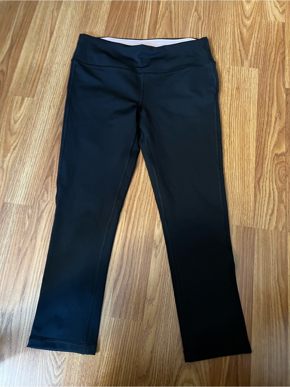 Marika Black Cropped Athletic Leggings